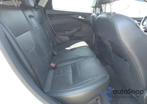 2016 Ford Focus Se z USA, uszkodzony, nr VIN 1FADP3K20GL332595